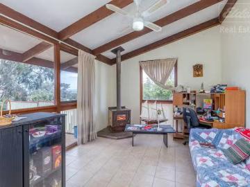 Queanbeyan West, Victoria - Garden