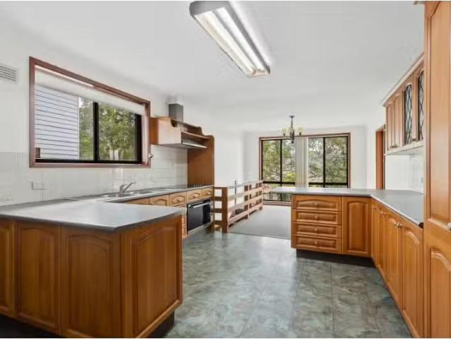 Nice 37 Panorama Drive, Farmborough Heights House for rent Li.