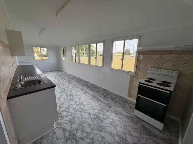 Deal! 37 Power Street, Baralaba, QLD 4702