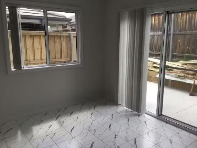 Rental! 37A Margaret Dawson Drive, Carnes Hill Apartment for r.