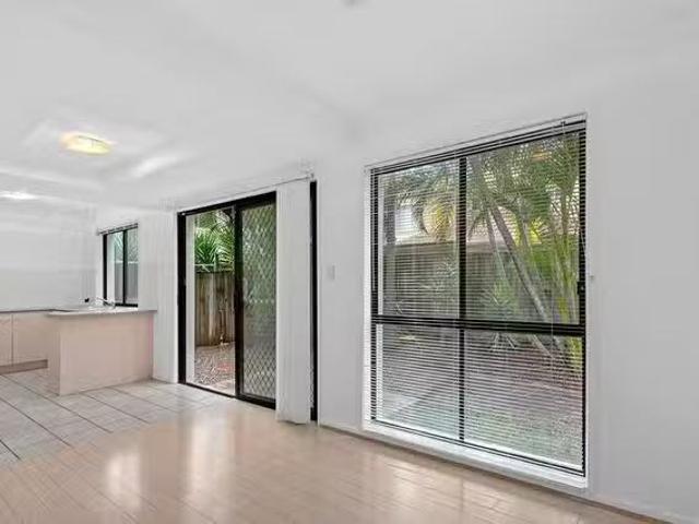 Charming 38/74 Plaza Street, Wynnum West, QLD 4178