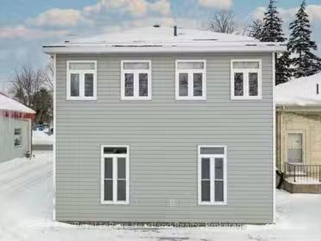 Charming 38 Ontario Street, Central Huron Clinton, ON, N0M 1.