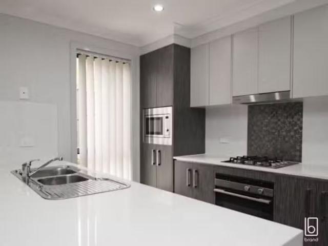 Just in! 3/8 Fielder Street, WEST GOSFORD Townhouse for rent.