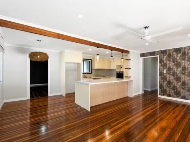 For Rent! 39 Mulsanne Street, Holland Park West House for rent.
