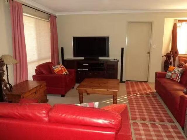 For Rent! 39 Macadamia Street, Wynnum West, QLD 4178