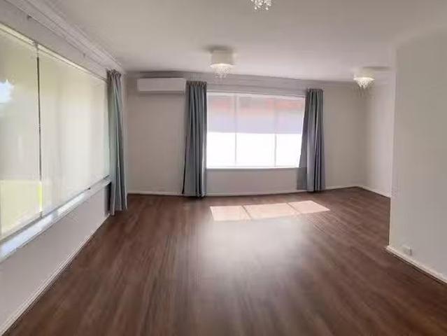 Cozy 39 Abbott Way, Swan View, WA 6056