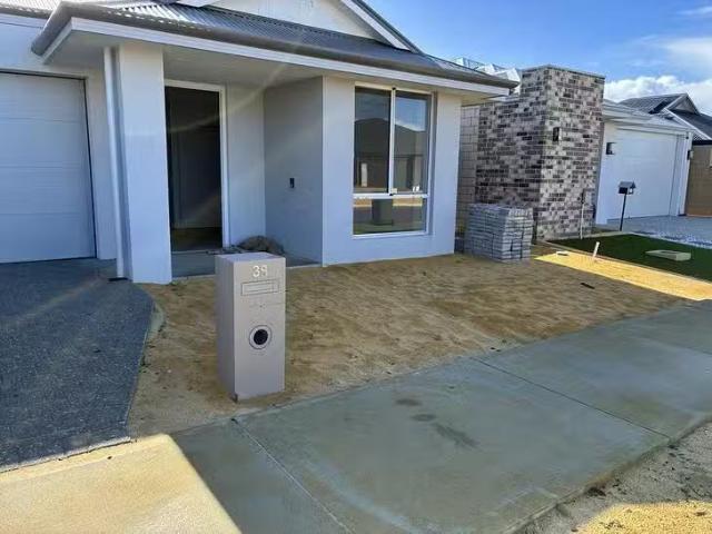 Cozy 39 Ainsworth Crescent, Mandogalup, WA 6167