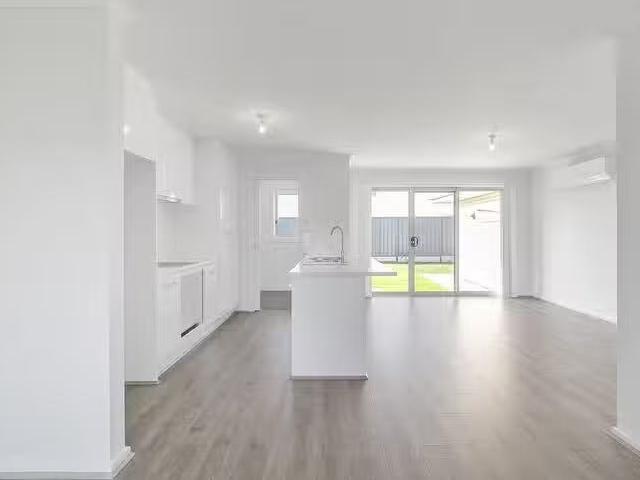 Charming 39 Clare Mews, Munno Para West, SA 5115