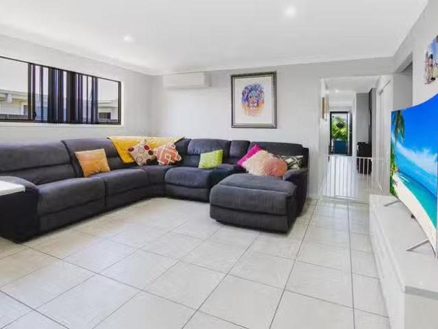 Deal! 39 Woodrose Circuit, Pimpama, QLD 4209