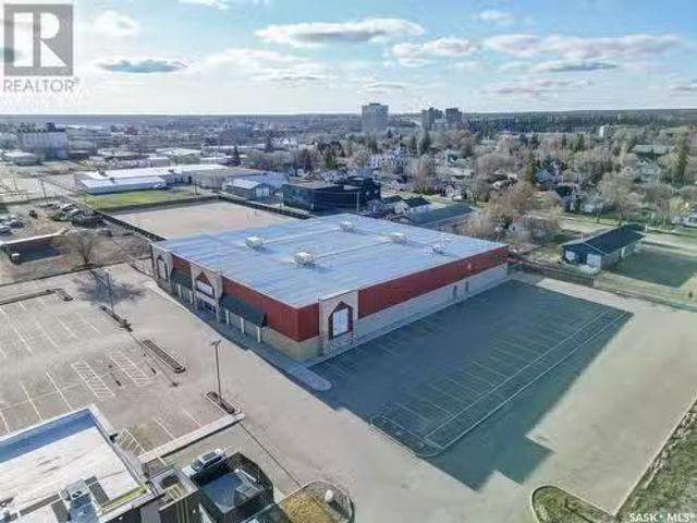 Unique 300 15Th Street E, Prince Albert, SK, S6V 1G2 commerc.