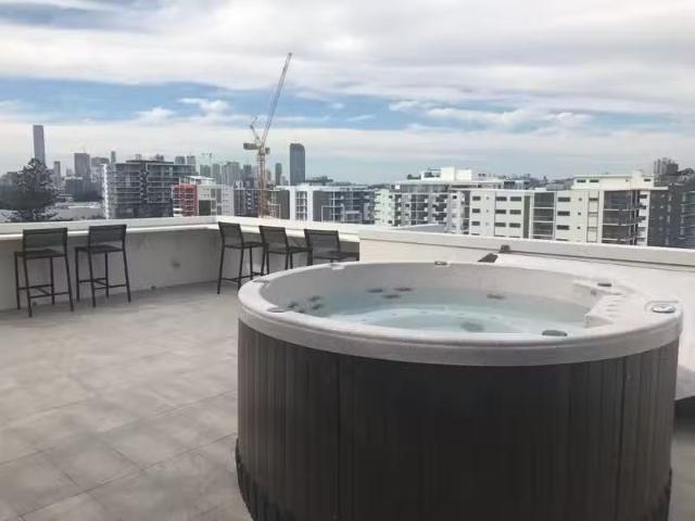 Just in! 302/15 Duncan Street, WEST END Apartment for rent Li.