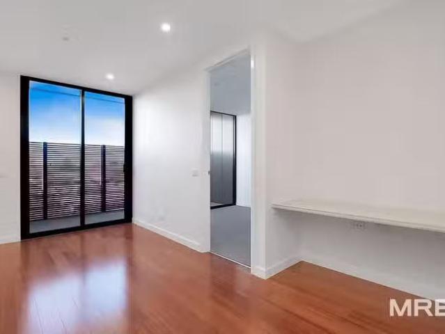 Just in! 309/26 38 Merri Parade, Northcote, VIC 3070