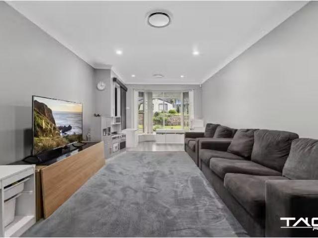 Rental! 30 Millstream Road, WERRINGTON DOWNS House for rent L.