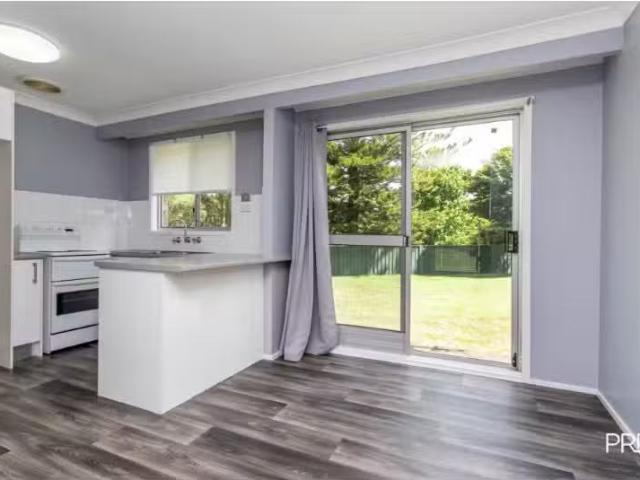 Unique 30 Hall Parade, Hazelbrook House for rent Listed by Ji.