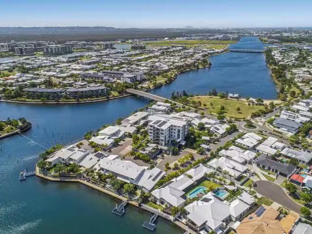 Deal! 31 Regatta Boulevard, Wurtulla, QLD 4575