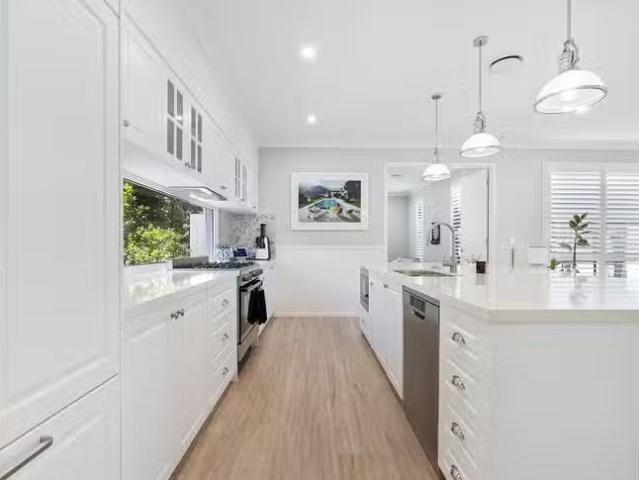 Cozy 31 Wharf Street, Shorncliffe, QLD 4017