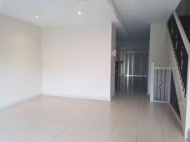 Just in! 3/1 9 Eleanor Street, Rosehill Townhouse for rent Li.