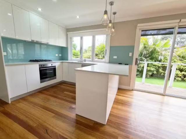 Deal! 31a Bareena Road, Avalon Beach House for rent Listed by.