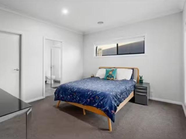 Nice 323 Olive Street, SOUTH ALBURY House for rent Listed by.