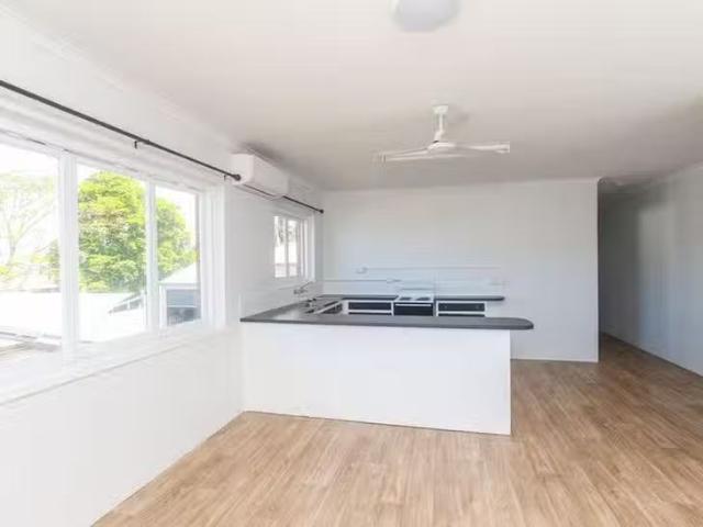 Unique 3/227 Aumuller Street, Westcourt, QLD 4870
