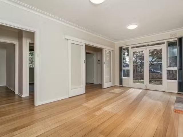 Rental! 32 Banyule Road, Rosanna VIC 3084
