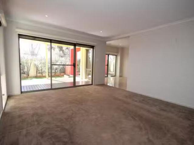 Charming 32 Cudgewa Lane, Harrison, ACT 2914