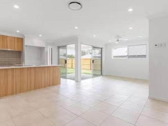 For Rent! 32 Hamilton Road, Woodford, QLD 4514