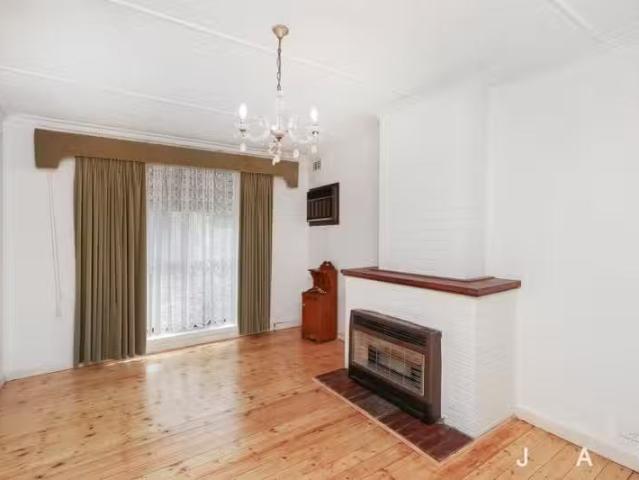 For Rent! 32 Hanbird Cr, Braybrook VIC 3019