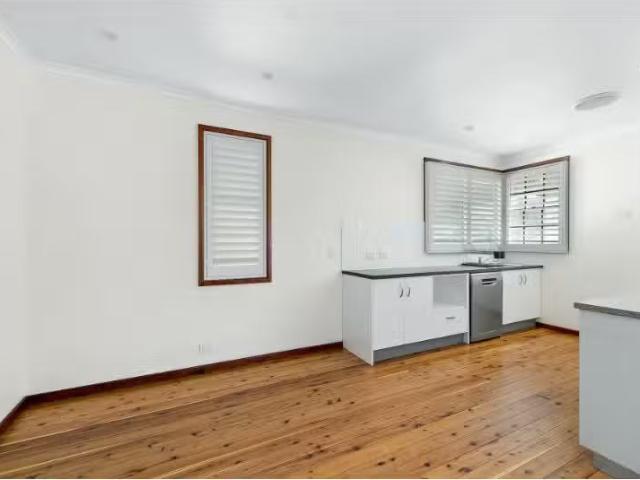 Cozy 32 Hatfield Street, Merewether House for rent Listed by.
