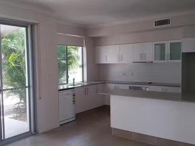 Unique 32 The Landings, Upper Coomera, QLD 4209