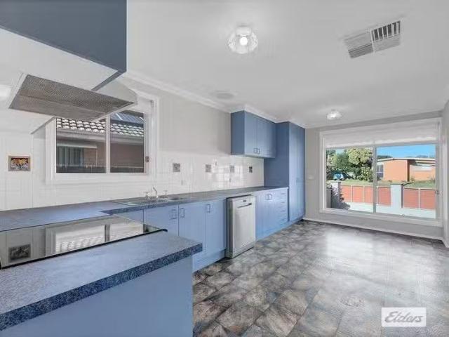 Cozy 32 Wornes Drive, Wodonga, VIC 3690