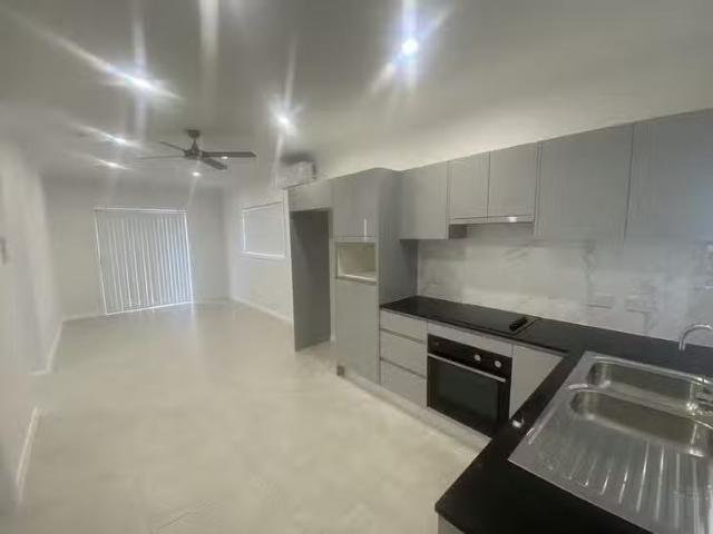 Deal! 32A Firth Avenue, Green Valley, NSW 2168