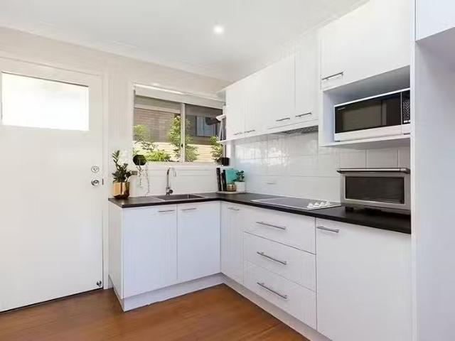 For Rent! 3/33 Shottery Street, Yeronga, QLD 4104