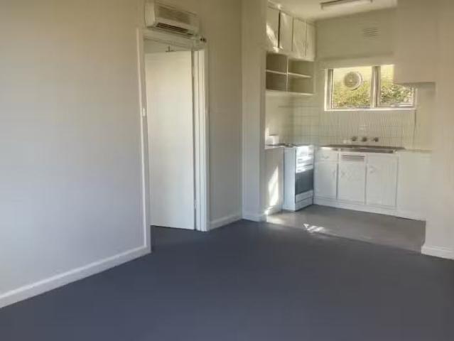 Charming 3/31 Chapel Street, St Kilda East VIC 3183