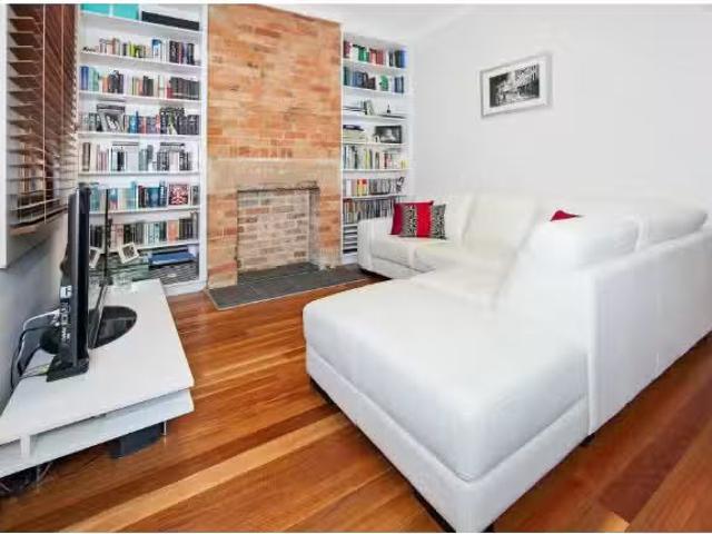 Just in! 33 Buckland Street, Alexandria Townhouse for rent Li.