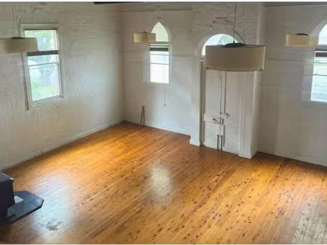 Cheap 33 Edward Street, MOLONG House for rent Listed by Kerri.