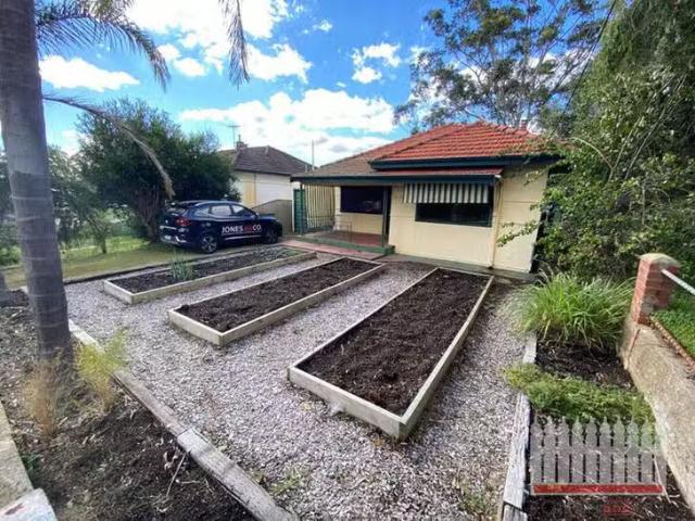 Deal! 33 Hamilton Street, Bayswater, WA 6053