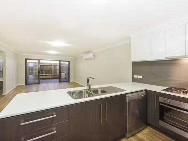 Cheap 3 Cardamon Crescent, Glenvale, QLD 4350