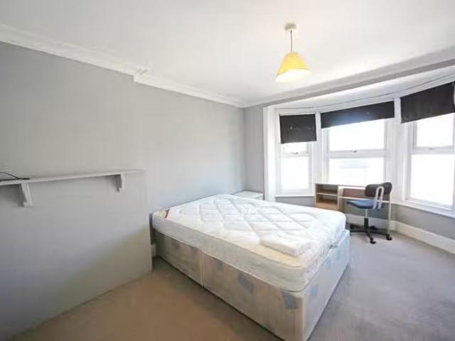 New 3 BA 3 bedroom flat for rent in Wimborne Road, Winton, Bou.