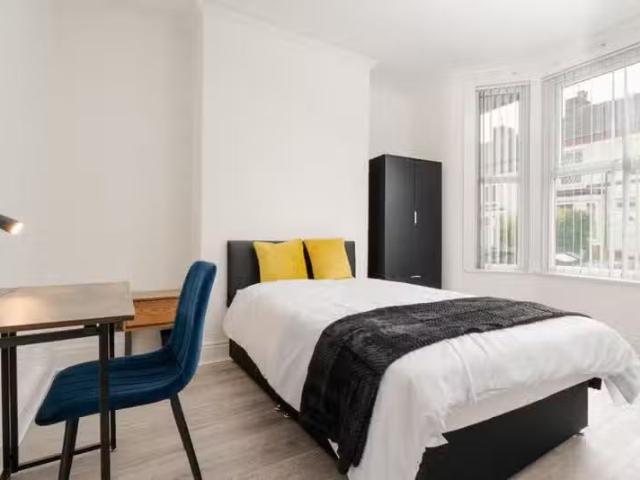 Unique 3 BA 1 bedroom house share for rent in Briardale Road.