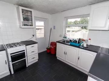 House for rent in Burhill - Garden, Equipped kitchen