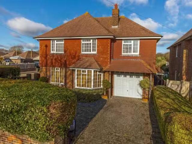 New 3 BA 4 bedroom detached house for rent in Cowdray Drive, G.
