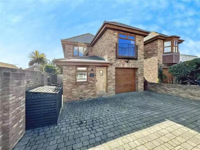 Nice 3 BA 4 bedroom detached house for rent in Godwyn Road, De.
