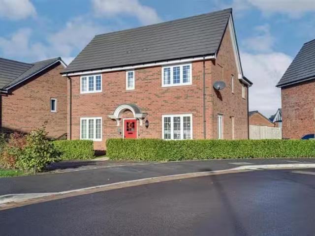 Just in! 3 BA 4 bedroom house for rent in Lewis Way, Congleton.