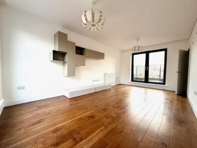 Cozy 3 BA 4 bedroom town house for rent in Whittington Road, C.
