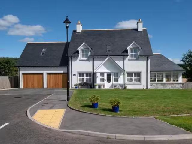 Charming 3 BA 5 bedroom detached house for rent in Durward Cre.