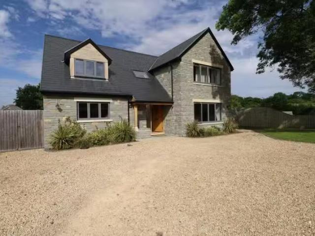 Unique 3 BA 5 bedroom detached house for rent in Higher Brooks.