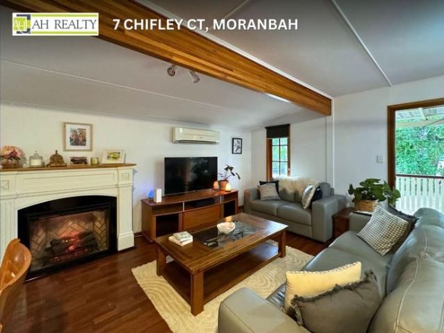 COZY 3 BED HOME WITH TIMBER DECK AND OUTSIDE ENTERTAINMENT AREA! CLOSE TO SCHOOLS