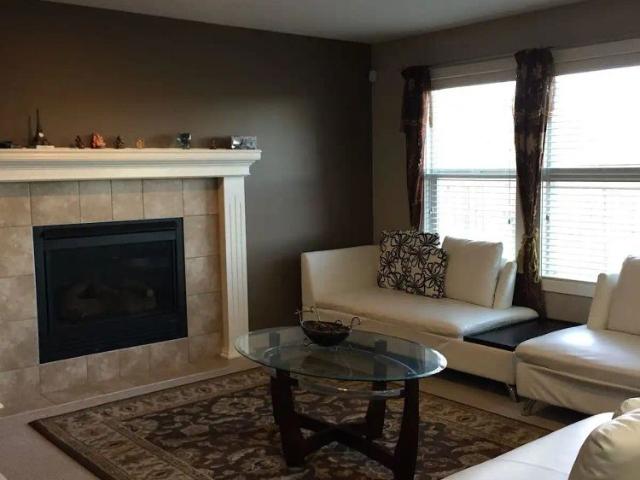 Cozy 3 Bed Room Bright House for Rent in Coventry Hills — 3 Bedrooms Main Floor