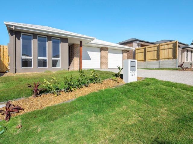 Cozy 3 Bedroom 2 Bath Duplex